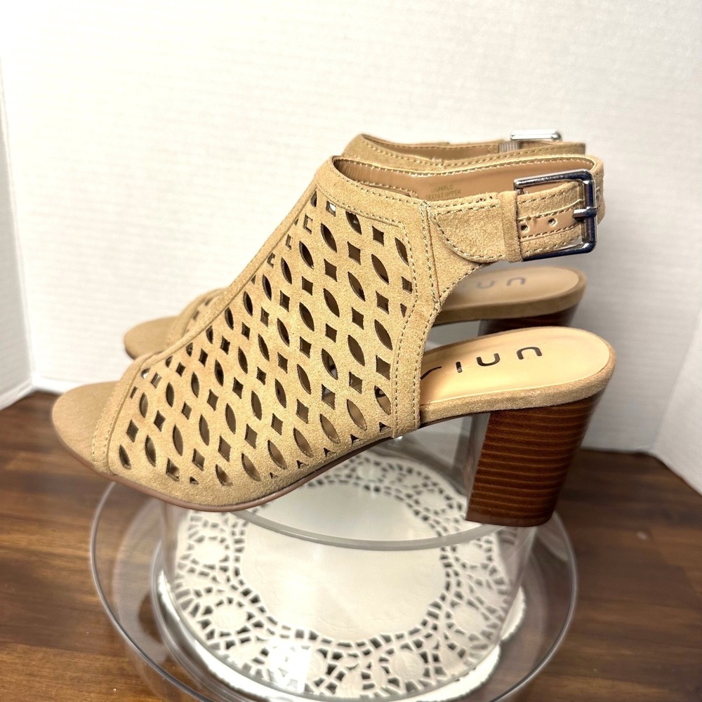 Unisa‎ Unparlo Women's Tan Laser Cut Perforated Peep Toe Block Heel Sandals 7.5M
